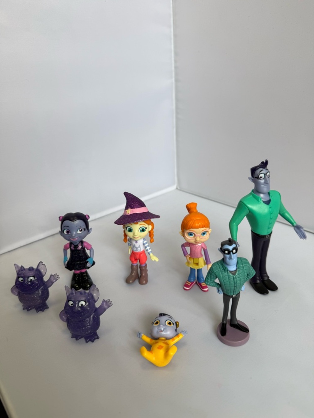 Disney Junior Vampirina Fangtastic Friends Action Figure Loy of Toys - Picture 12 of 12